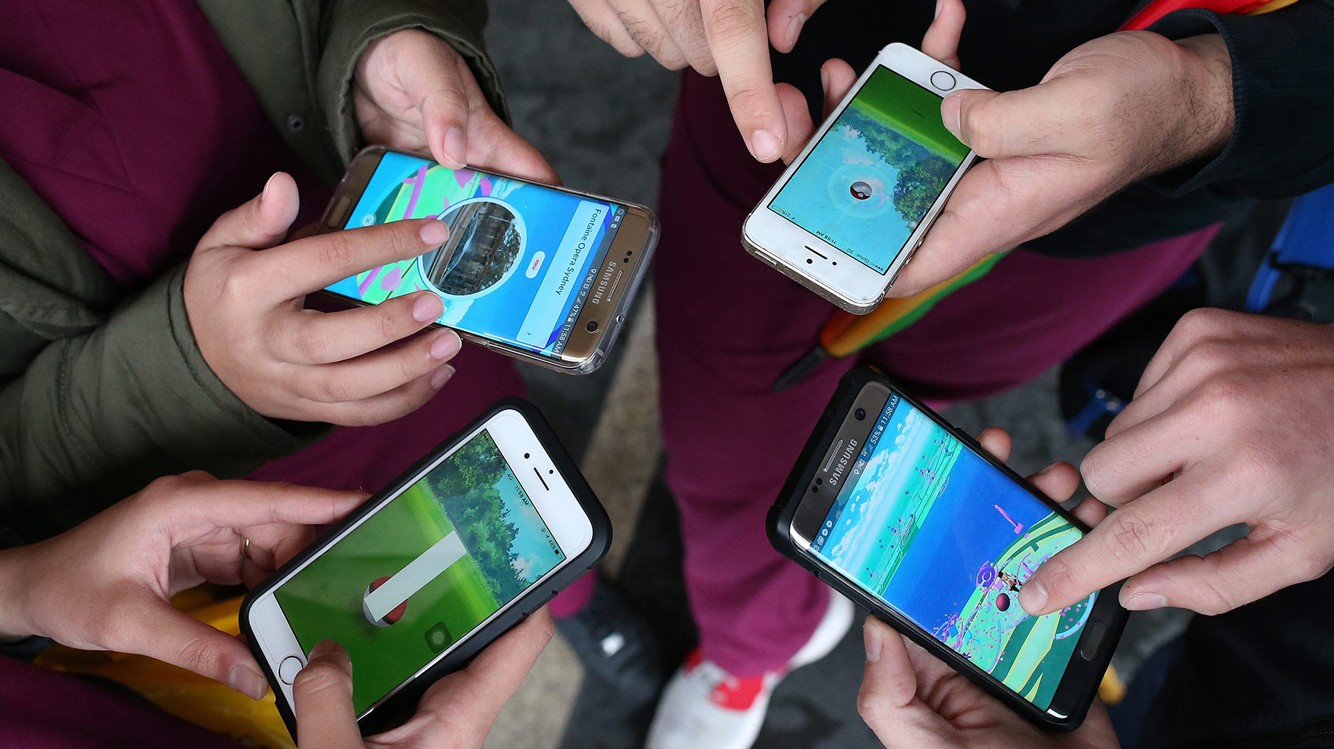 CIUDADANOS JUEGAN POKEMON GO EN SYDNEY