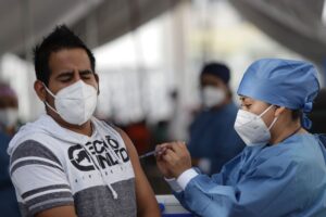 Con normalidad el segundo día de aplicación de primera dosis de vacuna contra Covid-19 para personas de 30 a 39 años en Puebla.