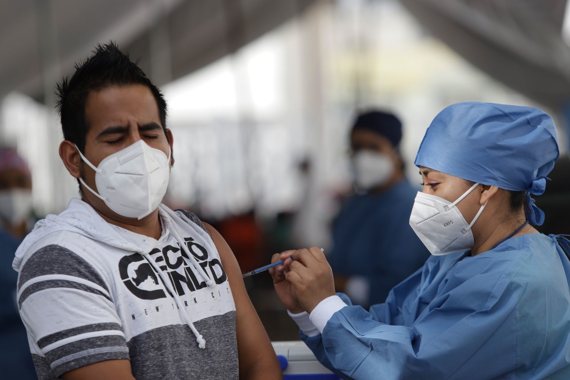 Con normalidad el segundo día de aplicación de primera dosis de vacuna contra Covid-19 para personas de 30 a 39 años en Puebla.