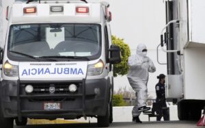 personal-medico-aplica-prueba-covid