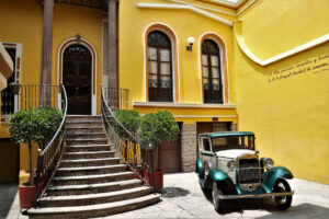 MUSEO CASA TOLUCA PATIO INTERIOR Y COCHE (1)