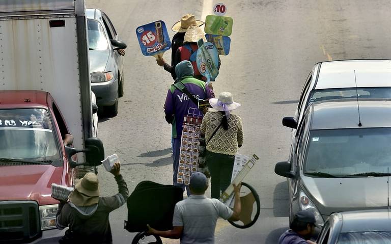 vendedores en semáforos